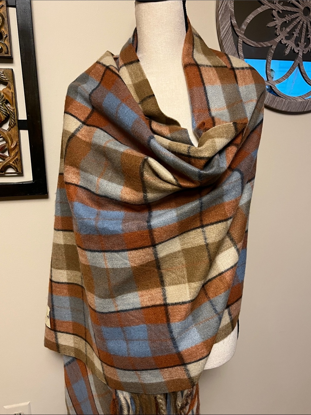 House of Tweed large woman wrap, made in Scotland, viscose blend, new